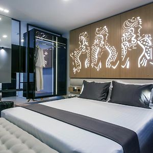 Lavris City Suites